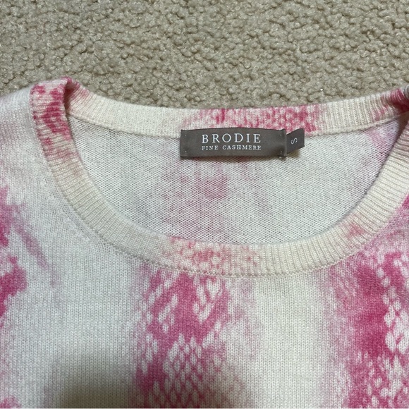 BRODIE fine cashmere SET OF 2 gray and pink snake skin print size small - Picture 3 of 9